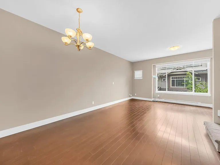 15933 86a Ave — Photo 3