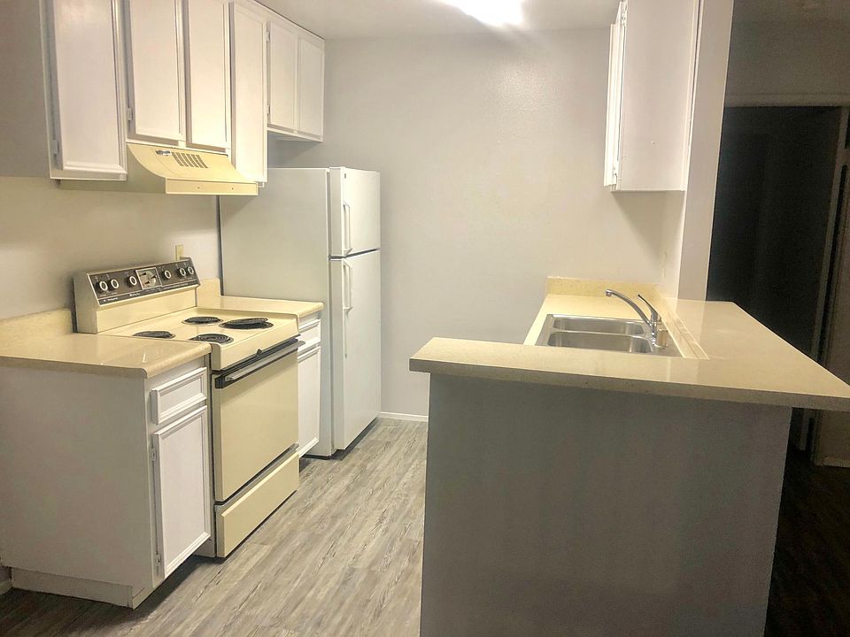 2nd image of 4914 67th St APT 12