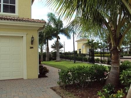 1st image of 1305 Mariposa Cir APT 204