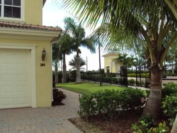 1305 Mariposa Cir APT 204, Naples, FL 34105