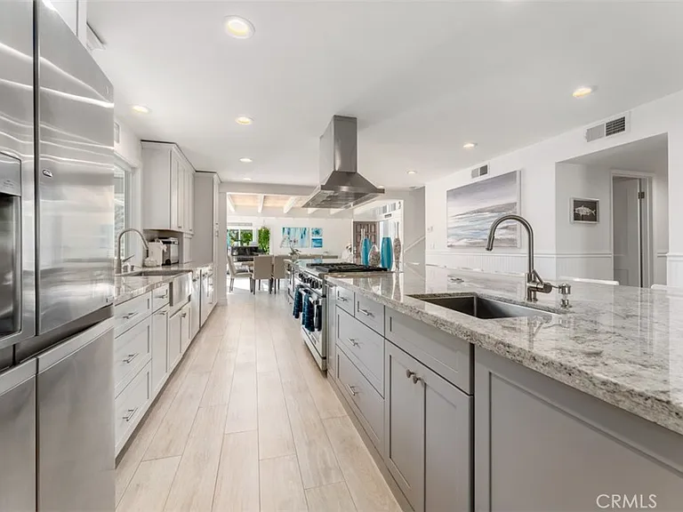 499 Nyes Pl — Photo 11