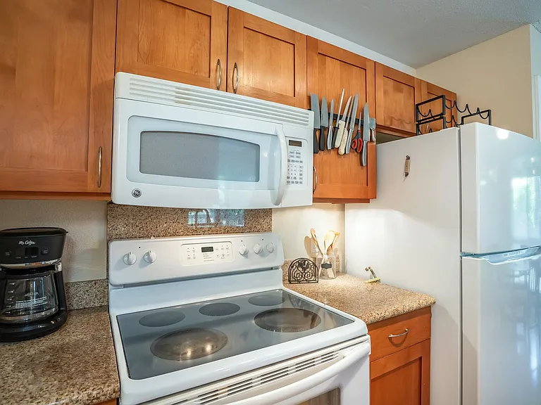 140 Uwapo Rd #38-204 — Photo 13