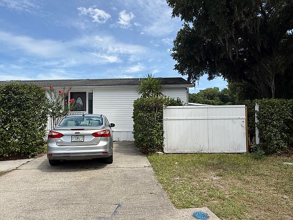 5th image of 4746 Dunkeld Ave