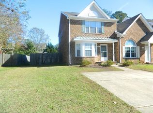514 S Lake Cir, Chesapeake, VA 23322