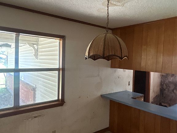 4th image of 9067 E 33rd St