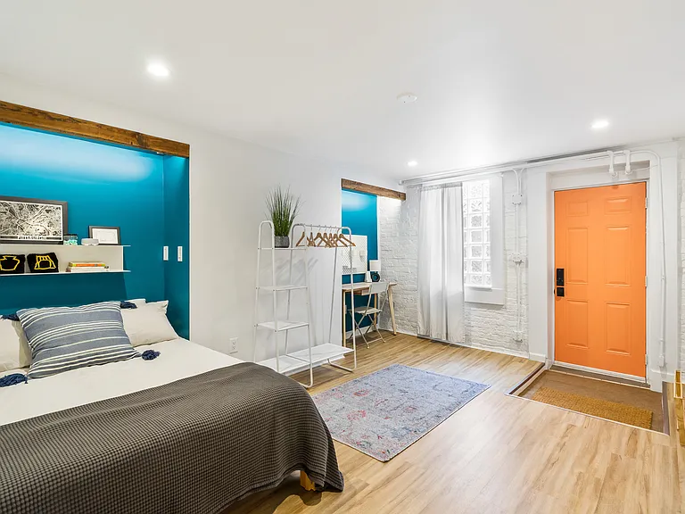 419 E Carson St — Photo 3
