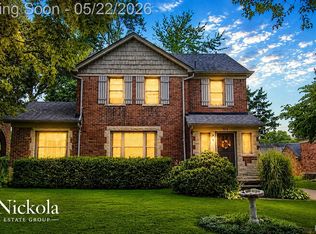 515 Barrington Rd, Grosse Pointe Park, MI 48230