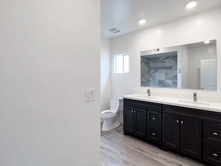 Gorgeous Townhome w/ Rooftop Deck and Ocean Views Near USD — Photo 8