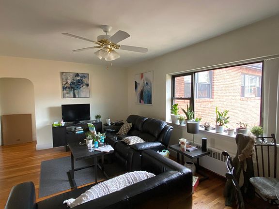 4th image of 106 Longwood Ave APT 5