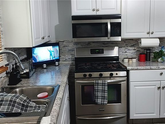 4th image of 4637 Yarmouth Ln