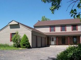 35W300 Lathrop Ln, West Dundee, IL 60118