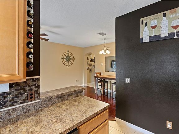 5th image of 2720 Retreat View Cir