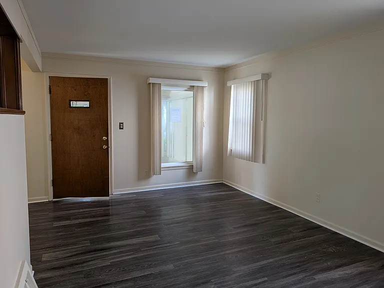 184 W Strathmore Ave — Photo 3