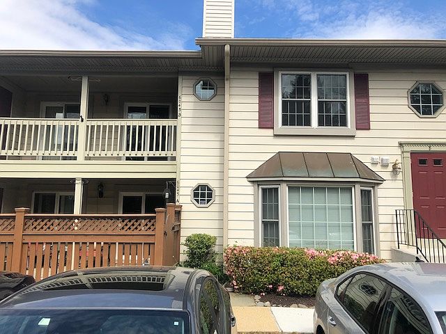 UPPER LEVEL PRIVATE BALCONY