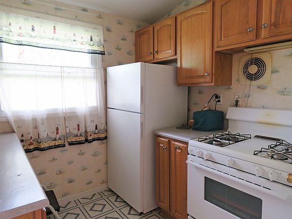 5th image of 1216 Davis Dr