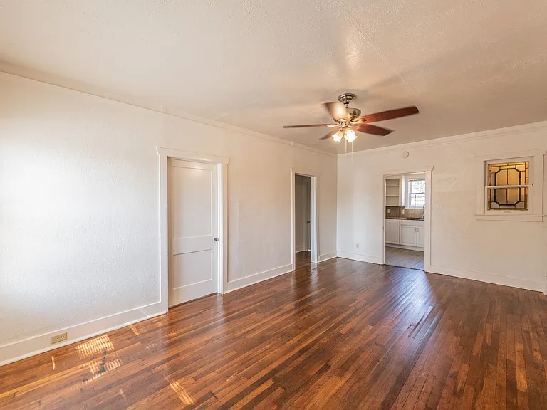 631 E Ashby Pl — Photo 2