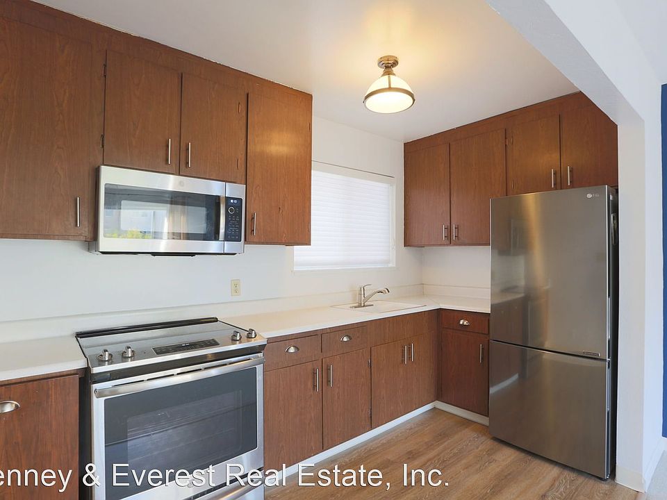 1st image of 170 Wood St #4