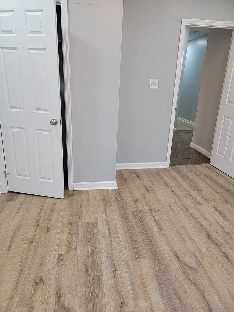 52nd Street Apartments — Photo 3