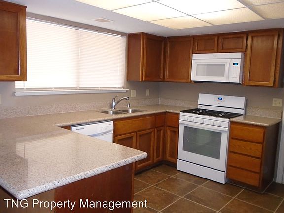 4th image of 1116 Rock Springs Dr