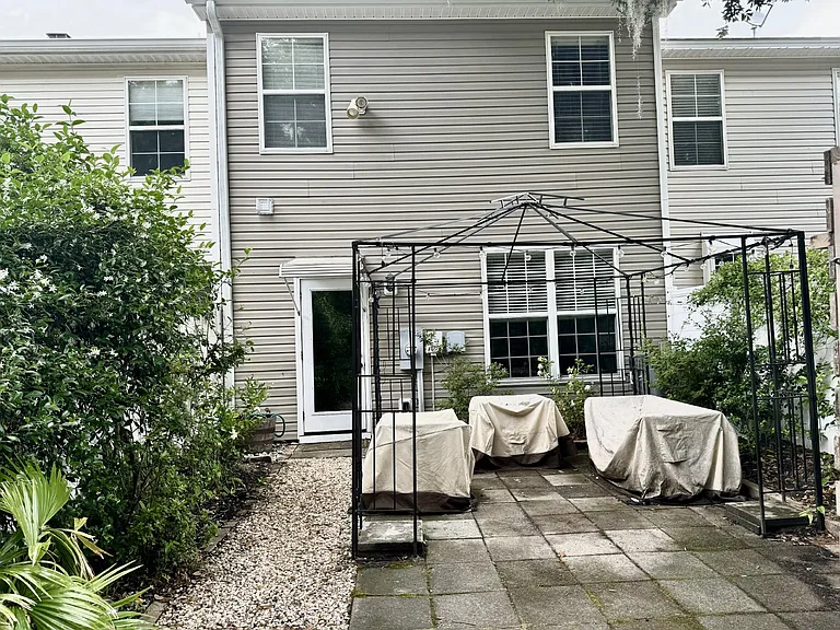 150 Westbury Park Way — Photo 22