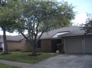 16738 Selder Drive, Friendswood, TX 77546