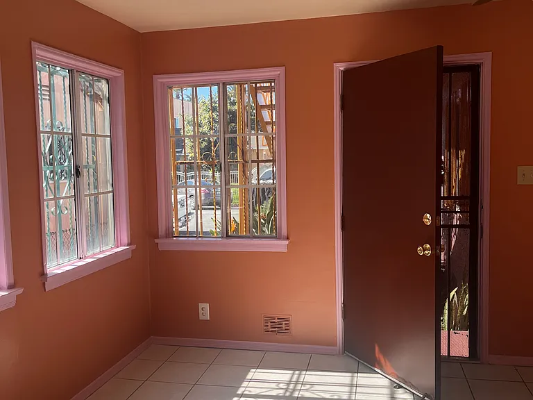 7012 Templeton St #B — Photo 4