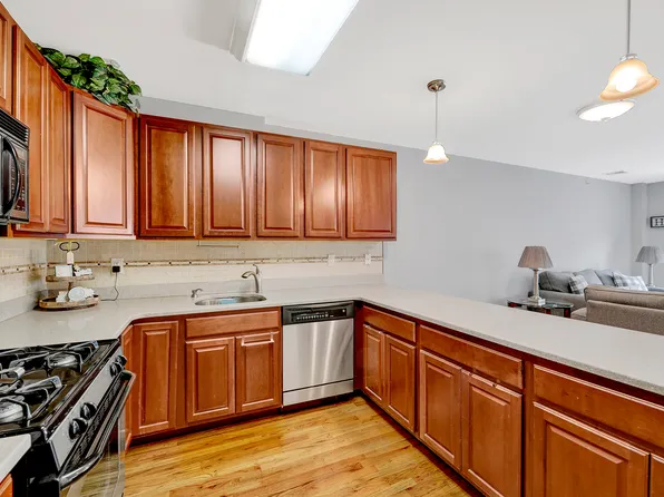 102-20 Rockaway Beach Boulevard image 8 of 32