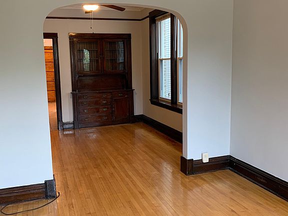 Living Room - leads to Dining Room