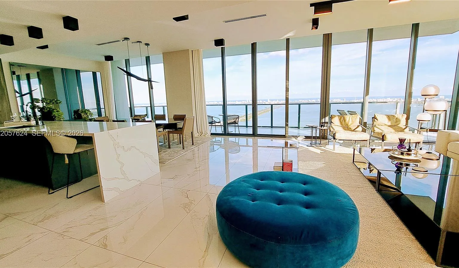 One Paraiso Condo — Photo 4