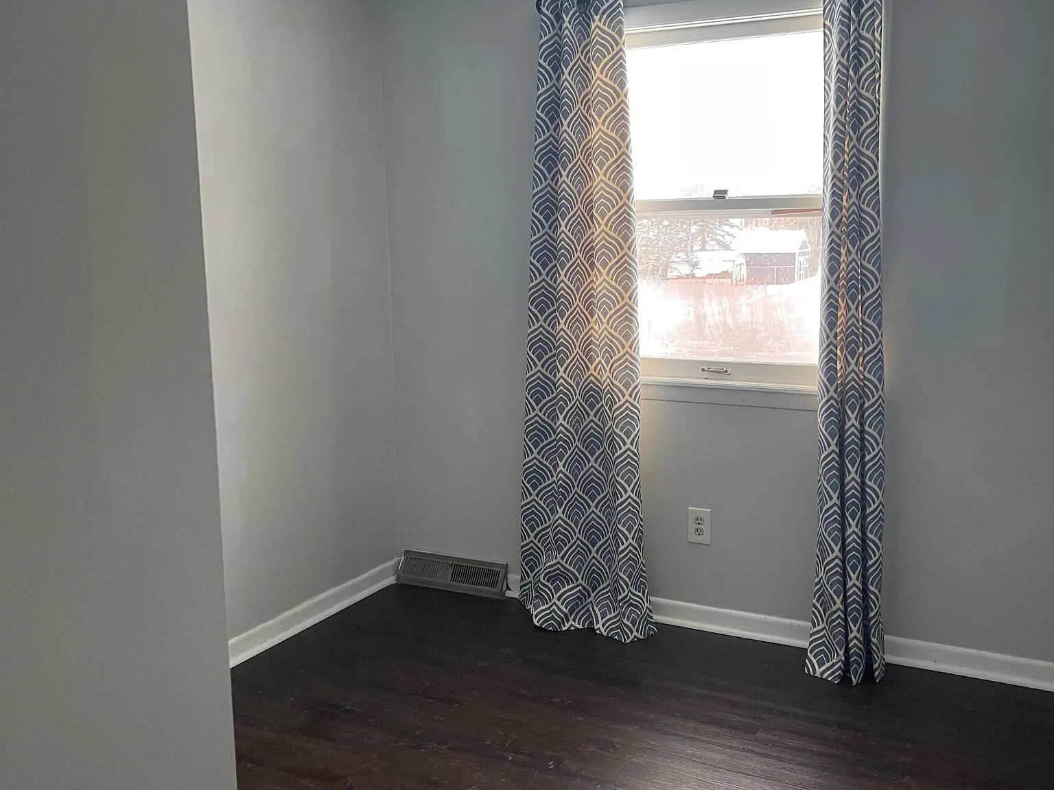 3 bed, 1.5 bath, 1050 sqft, $1,100 — Photo 4