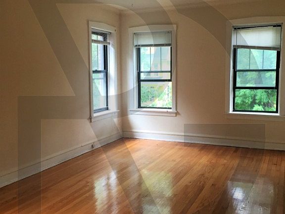 2nd image of 1133 Oak Ave #1133W3