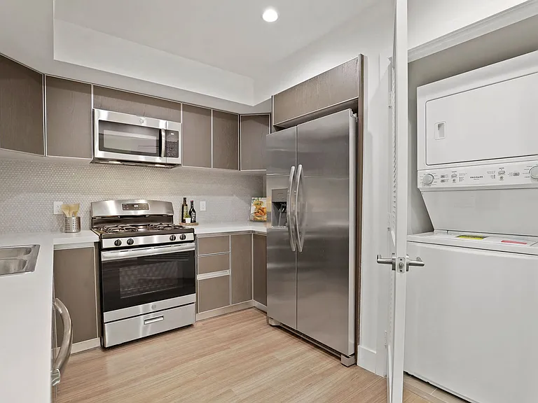 Energy-Efficient Appliances including In-Suite Washer & Dryers