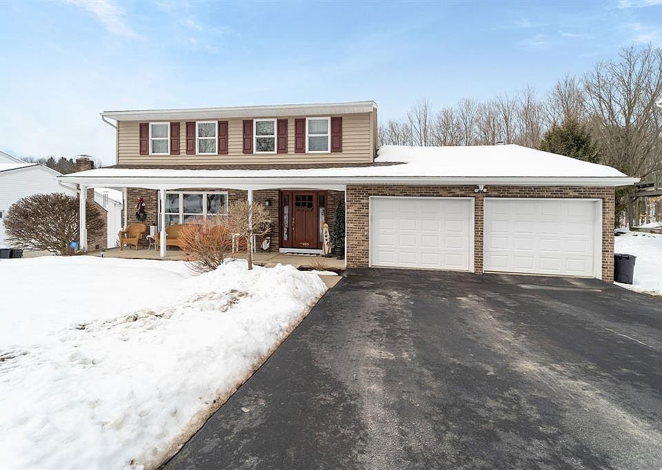 1st image of 925 Debonair Dr