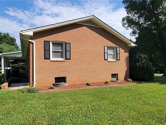 5th image of 189 Forest Knoll Dr