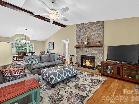 4th image of 1820 Riverview Ct