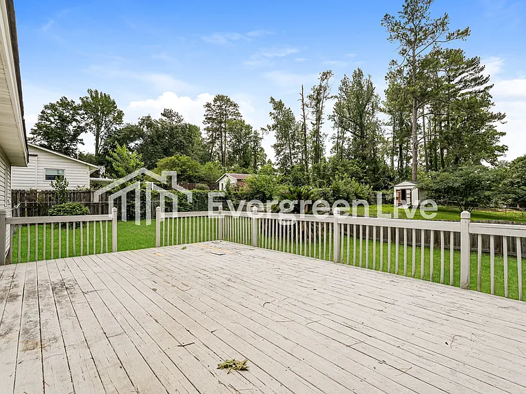 323 Marshall St — Photo 14