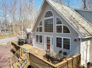 427 Orono Dr, Pocono Lake, PA