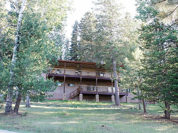 Set in tranquil Cox Canyon