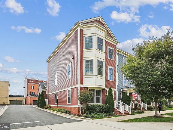 2nd image of 727 Diamond Ave