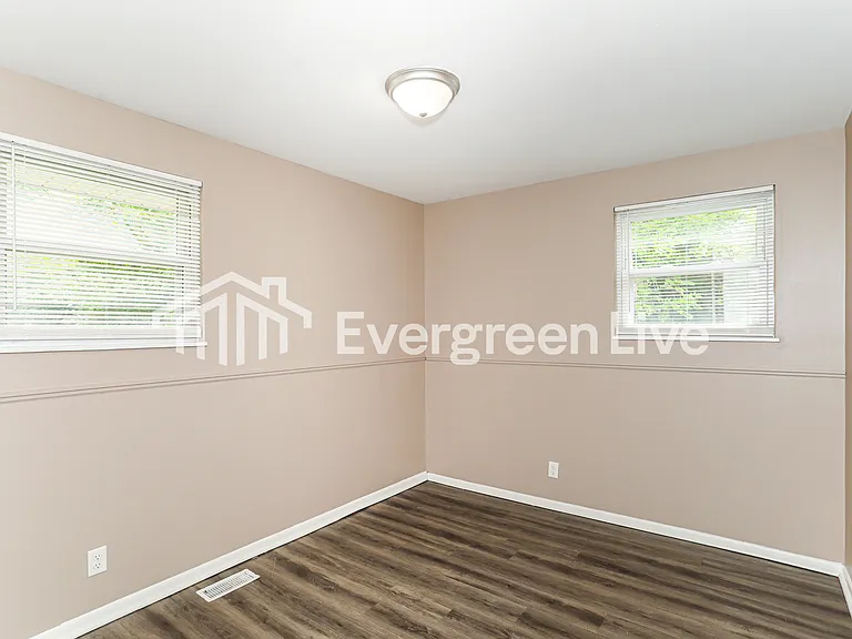 10728 Valiant Dr — Photo 11