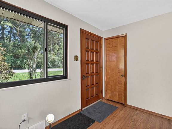 3rd image of 3816 Fleetwood Dr