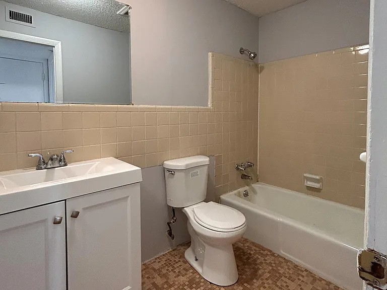 1124 Woodruff Ave #3 — Photo 10
