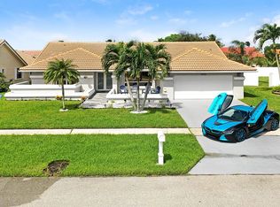 5774 Sun Pointe Cir, Boynton Beach, FL 33437