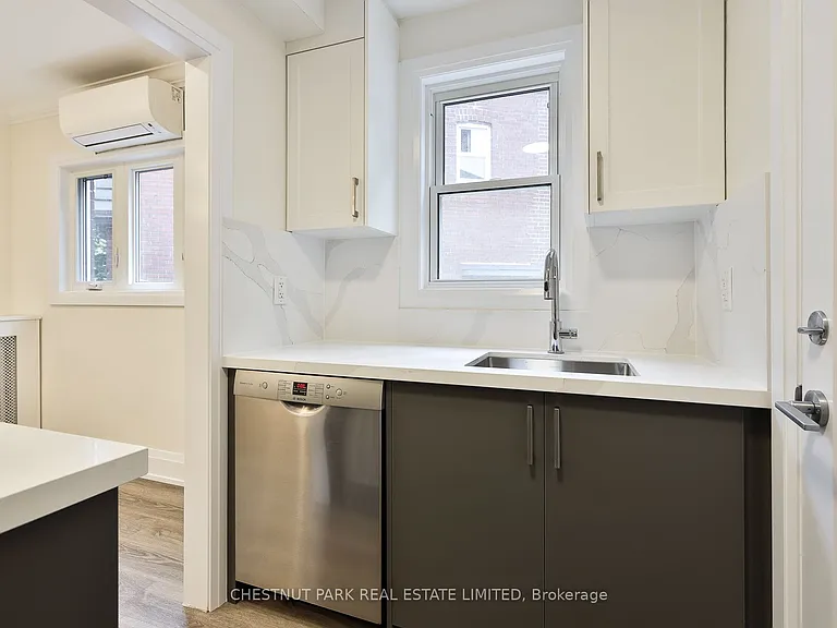 4 Oriole Cres #MAIN — Photo 10