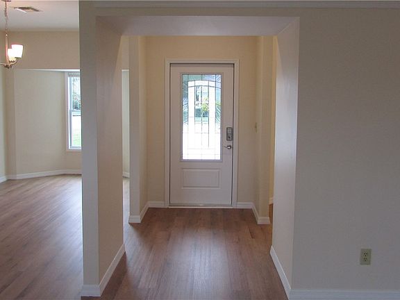 5th image of 1800 Tamarind Pl