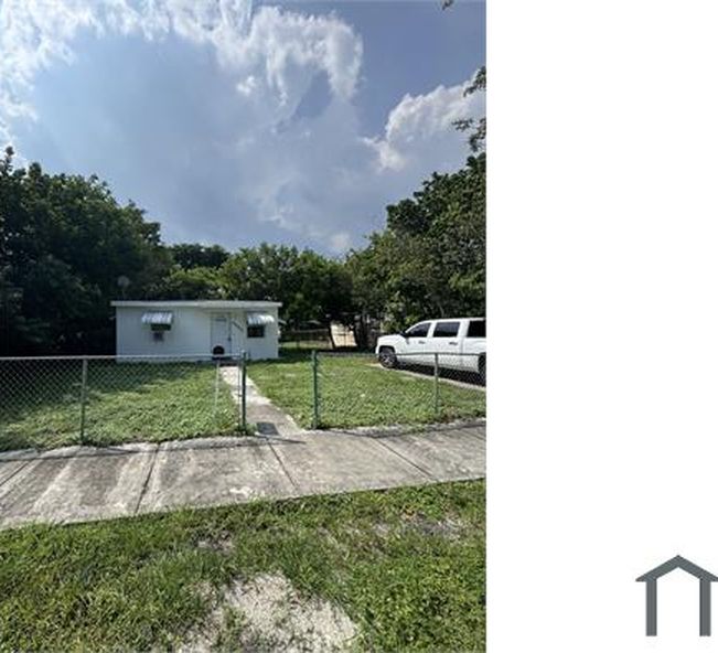 1577 NW 3rd Way, photo 2