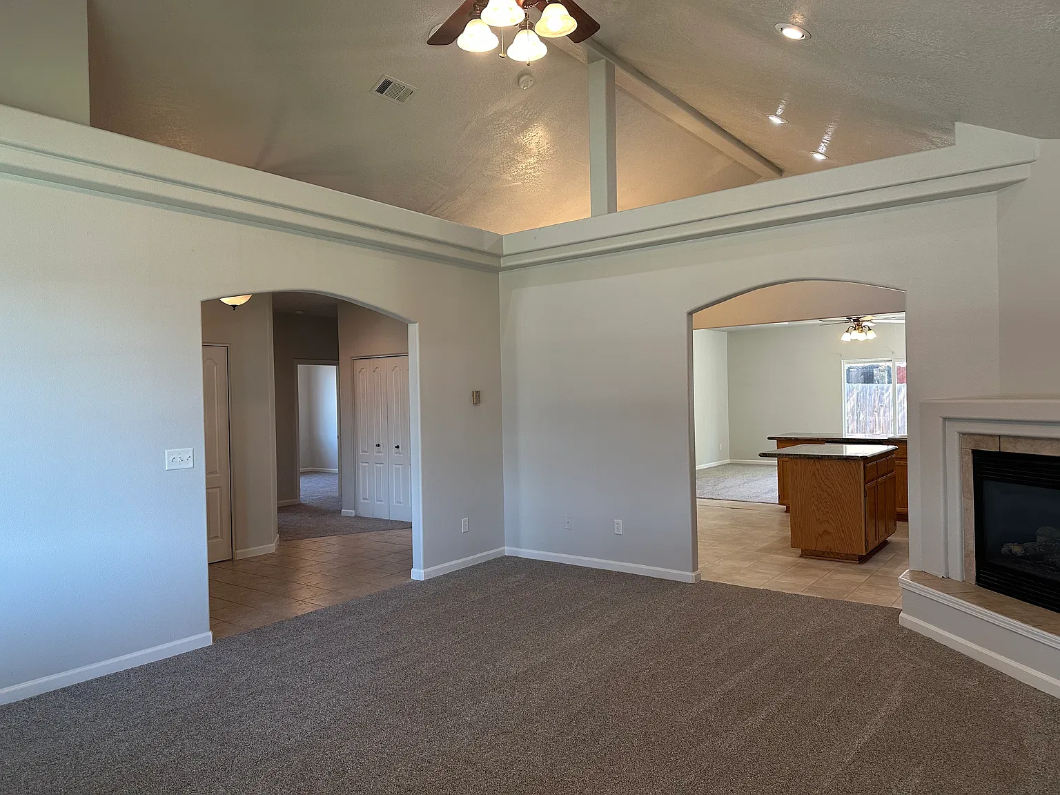992 Heather Way — Photo 4
