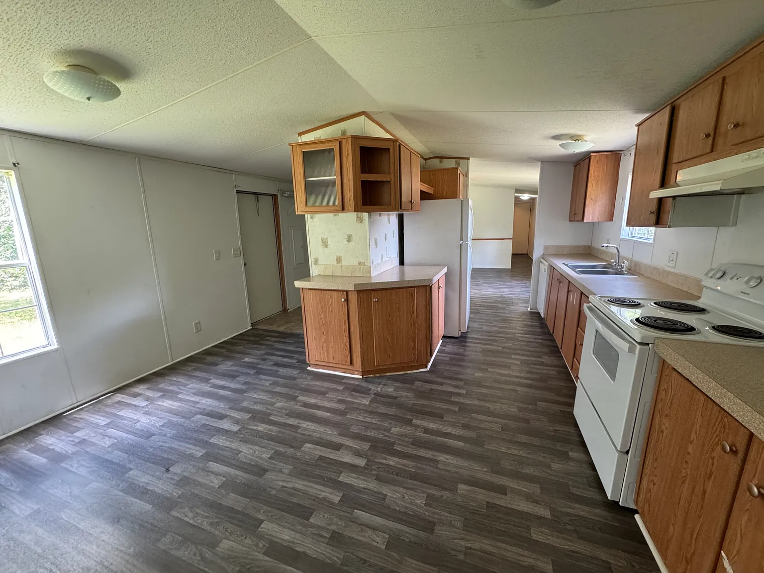3 bed, 1216 sqft, $1,300 — Photo 3