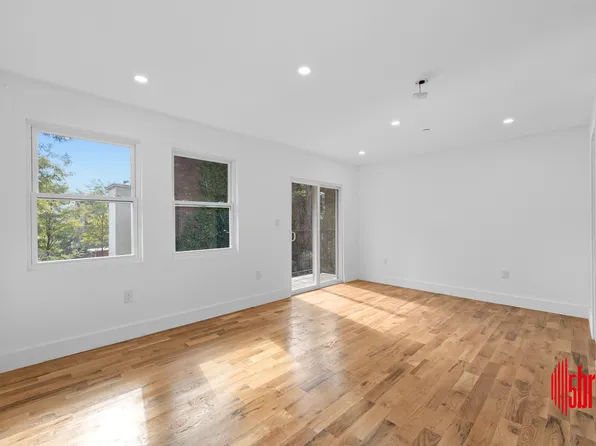 1116 Blake Avenue image 14 of 44