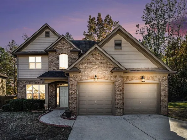 3907 Dunaire Dr, Stone Mountain, GA 30083